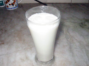 ラッシーの作り方、インドカレー料理の飲み物（ドリンク）レシピ